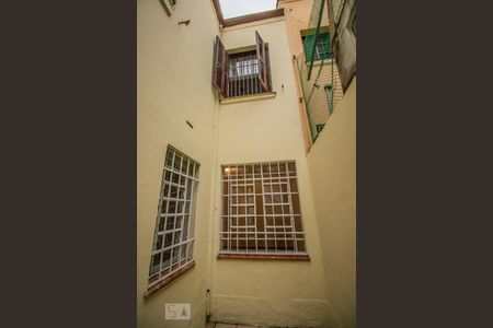 Casa para alugar com 180m², 3 quartos e 3 vagasFachada Fundos