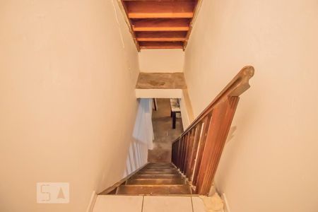 Casa para alugar com 180m², 3 quartos e 3 vagasEscada acesso garagem