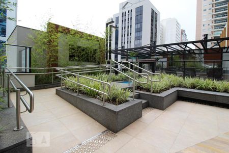 Studio para alugar com 40m², 1 quarto e 1 vaga Studio para alugar com 40m², 1 quarto e 1 vagaÁrea comum - Piscina