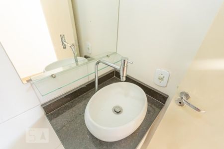 Apartamento para alugar com 54m², 2 quartos e 2 vagas Apartamento para alugar com 54m², 2 quartos e 2 vagasBanheiro