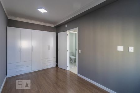 Quarto de apartamento para alugar com 1 quarto, 40m² em Jardim Tupanci, Barueri