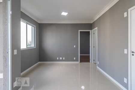 Sala de apartamento para alugar com 1 quarto, 40m² em Jardim Tupanci, Barueri