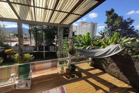 Casa à venda com 100m², 3 quartos e 1 vaga Casa à venda com 100m², 3 quartos e 1 vagaDeck