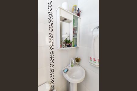 Casa à venda com 100m², 3 quartos e 1 vaga Casa à venda com 100m², 3 quartos e 1 vagaBanheiro de Serviço