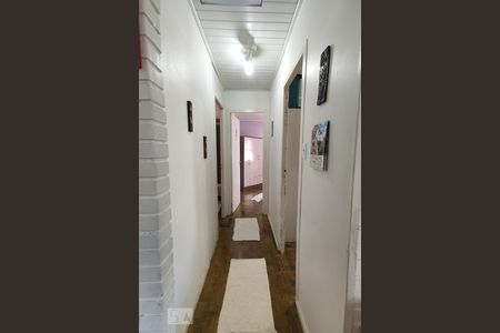 Casa à venda com 100m², 3 quartos e 1 vaga Casa à venda com 100m², 3 quartos e 1 vagaCorredor