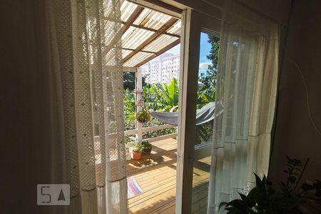 Casa à venda com 100m², 3 quartos e 1 vaga Casa à venda com 100m², 3 quartos e 1 vagaVista Sala de Estar