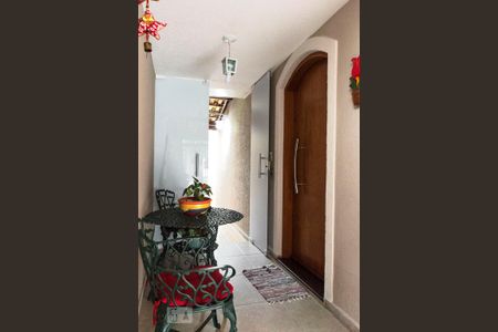 Casa à venda com 125m², 3 quartos e 2 vagas Casa à venda com 125m², 3 quartos e 2 vagasEntrada