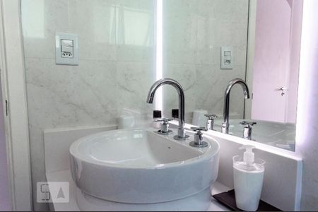 Casa à venda com 125m², 3 quartos e 2 vagas Casa à venda com 125m², 3 quartos e 2 vagasBanheiro