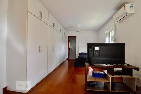 Casa à venda com 900m², 5 quartos e 3 vagasSuíte 3