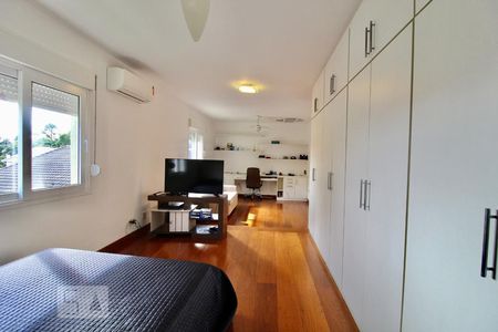 Casa à venda com 900m², 5 quartos e 3 vagasSuíte 3