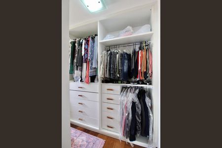 Casa à venda com 900m², 5 quartos e 3 vagasSuíte 5 - Closet