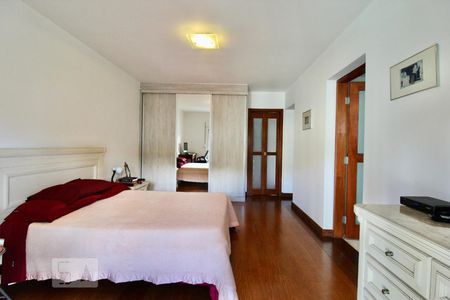 Casa à venda com 900m², 5 quartos e 3 vagasSuíte 5