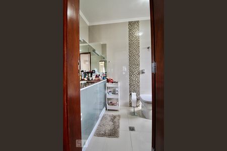 Casa à venda com 900m², 5 quartos e 3 vagasBanheiro da Suíte 4