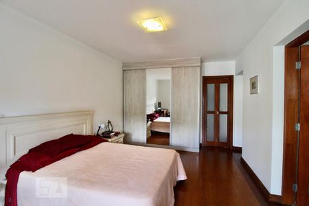 Casa à venda com 900m², 5 quartos e 3 vagasSuíte 5