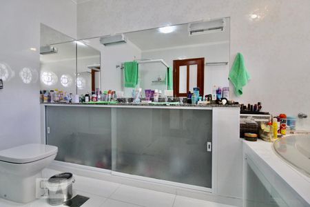 Casa à venda com 900m², 5 quartos e 3 vagasBanheiro da Suíte 5