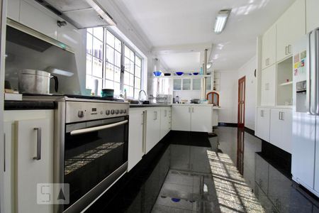 Casa à venda com 900m², 5 quartos e 3 vagasCozinha