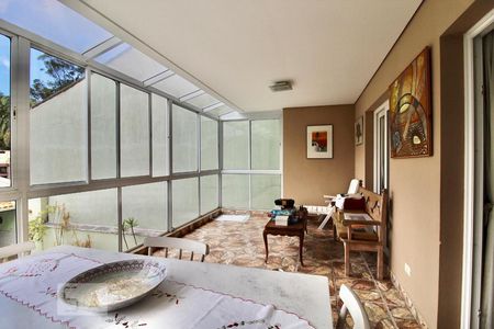 Casa à venda com 900m², 5 quartos e 3 vagasVaranda