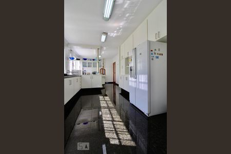 Casa à venda com 900m², 5 quartos e 3 vagasCozinha