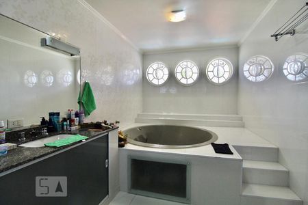 Casa à venda com 900m², 5 quartos e 3 vagasBanheiro da Suíte 5