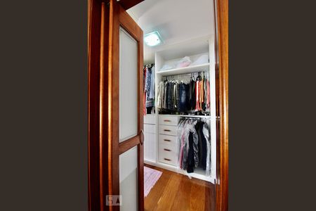 Casa à venda com 900m², 5 quartos e 3 vagasSuíte 5 - Closet