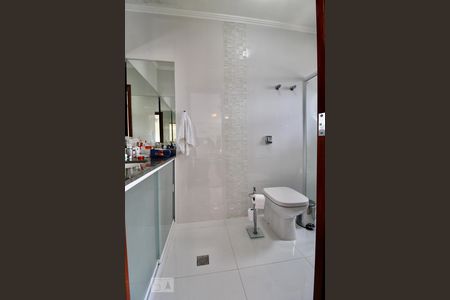 Casa à venda com 900m², 5 quartos e 3 vagasBanheiro da Suíte 3