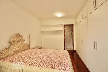 Casa à venda com 900m², 5 quartos e 3 vagasSuíte 2