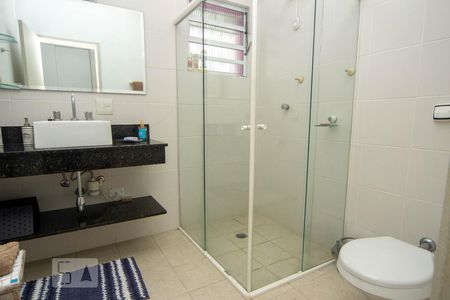 Casa à venda com 493m², 5 quartos e 5 vagas Casa à venda com 493m², 5 quartos e 5 vagasBanheiro