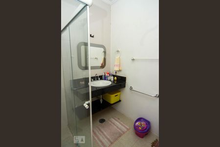 Casa à venda com 493m², 5 quartos e 5 vagas Casa à venda com 493m², 5 quartos e 5 vagasBanheiro