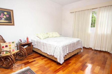 Casa à venda com 493m², 5 quartos e 5 vagas Casa à venda com 493m², 5 quartos e 5 vagasQuarto 1 suíte