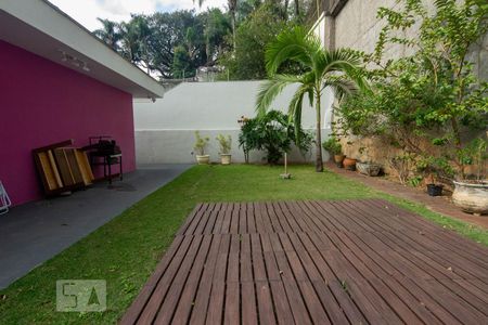Casa à venda com 493m², 5 quartos e 5 vagas Casa à venda com 493m², 5 quartos e 5 vagasÁrea Externa