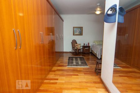 Casa à venda com 493m², 5 quartos e 5 vagas Casa à venda com 493m², 5 quartos e 5 vagasQuarto 1 suíte