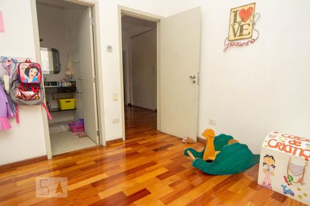 Casa à venda com 493m², 5 quartos e 5 vagas Casa à venda com 493m², 5 quartos e 5 vagasQuarto 3 suíte