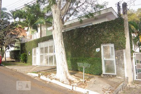 Casa à venda com 493m², 5 quartos e 5 vagas Casa à venda com 493m², 5 quartos e 5 vagasFachada