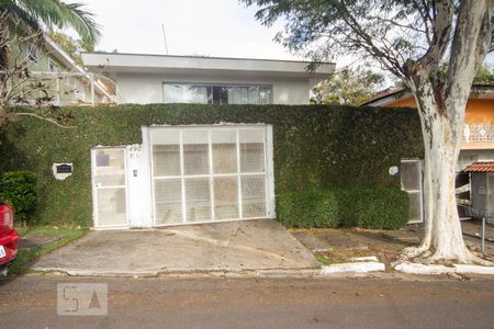 Casa à venda com 493m², 5 quartos e 5 vagas Casa à venda com 493m², 5 quartos e 5 vagasFachada