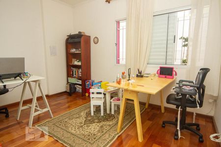 Casa à venda com 493m², 5 quartos e 5 vagas Casa à venda com 493m², 5 quartos e 5 vagasQuarto 4