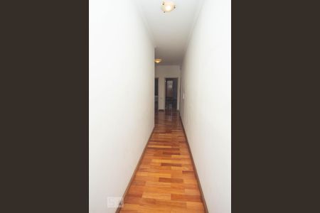 Casa à venda com 493m², 5 quartos e 5 vagas Casa à venda com 493m², 5 quartos e 5 vagasCorredor