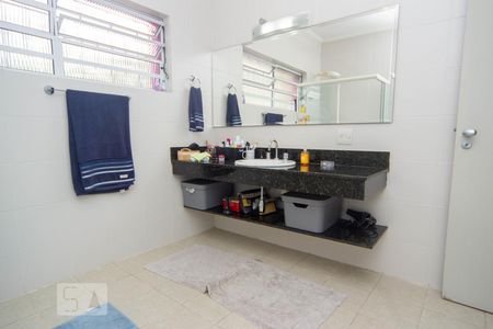 Casa à venda com 493m², 5 quartos e 5 vagas Casa à venda com 493m², 5 quartos e 5 vagasBanheiro