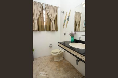 Casa à venda com 493m², 5 quartos e 5 vagas Casa à venda com 493m², 5 quartos e 5 vagasLavabo