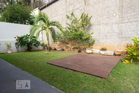 Casa à venda com 493m², 5 quartos e 5 vagas Casa à venda com 493m², 5 quartos e 5 vagasÁrea Externa