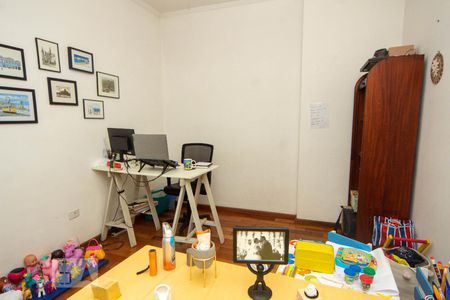 Casa à venda com 493m², 5 quartos e 5 vagas Casa à venda com 493m², 5 quartos e 5 vagasQuarto 4