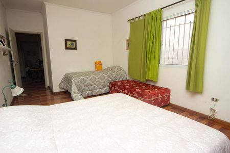 Casa à venda com 493m², 5 quartos e 5 vagas Casa à venda com 493m², 5 quartos e 5 vagasQuarto 2