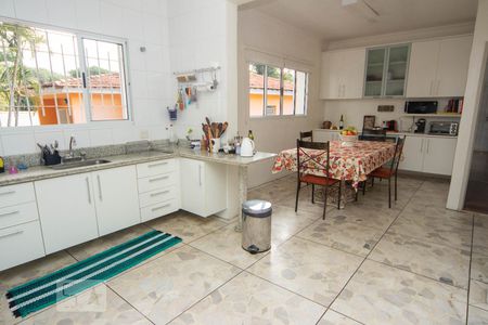 Casa à venda com 493m², 5 quartos e 5 vagas Casa à venda com 493m², 5 quartos e 5 vagasCozinha