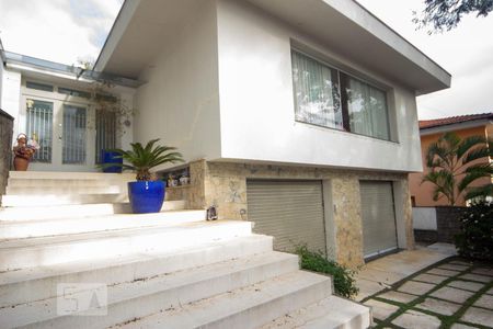 Casa à venda com 493m², 5 quartos e 5 vagas Casa à venda com 493m², 5 quartos e 5 vagasFachada