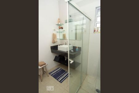 Casa à venda com 493m², 5 quartos e 5 vagas Casa à venda com 493m², 5 quartos e 5 vagasBanheiro