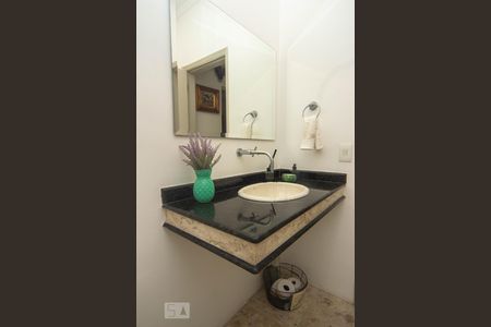 Casa à venda com 493m², 5 quartos e 5 vagas Casa à venda com 493m², 5 quartos e 5 vagasLavabo