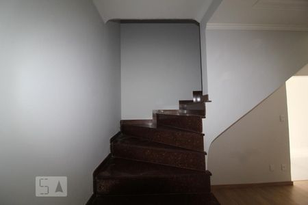 Acesso aos quartos de casa para alugar com 3 quartos, 115m² em Cerâmica, São Caetano do Sul