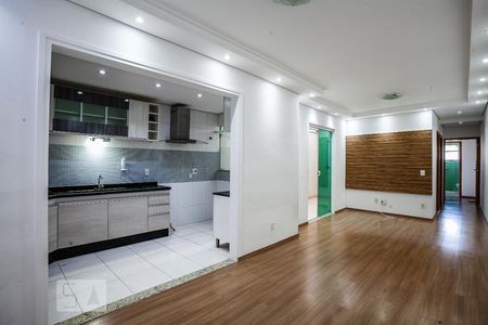 Sala de apartamento para alugar com 2 quartos, 76m² em Vila Humaitá, Santo André