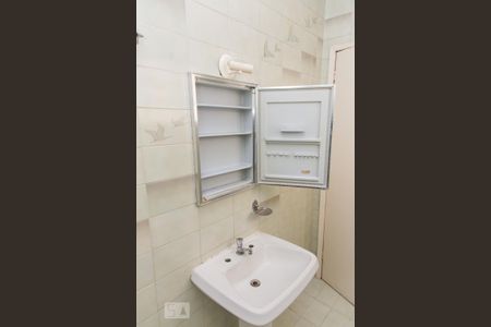 Casa à venda com 341m², 3 quartos e 4 vagasBanheiro 2