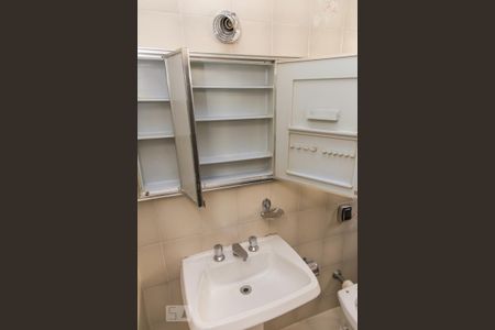 Casa à venda com 341m², 3 quartos e 4 vagasSuíte 1 - Banheiro