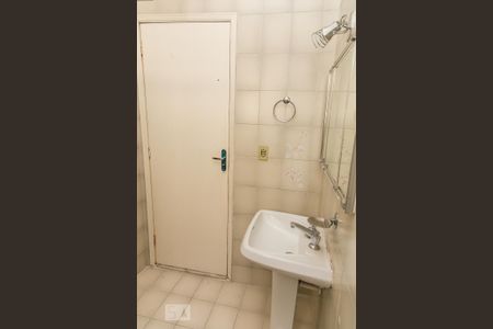 Casa à venda com 341m², 3 quartos e 4 vagasSuíte 1 - Banheiro